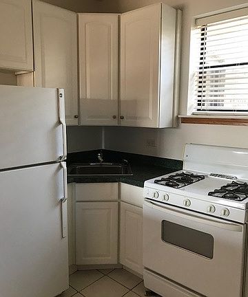 3rd image of 2960 W Montrose Ave APT 3