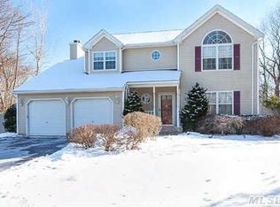 6 Rutherford St, Saint James, NY 11780