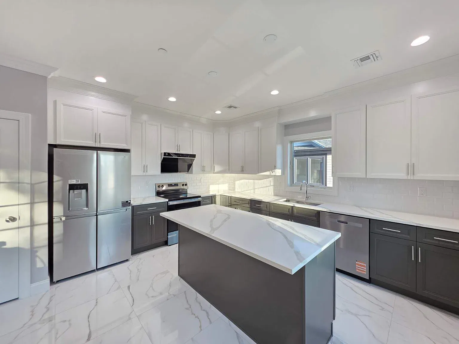 3 bed, 1680 sqft, $3,800 — Photo 1
