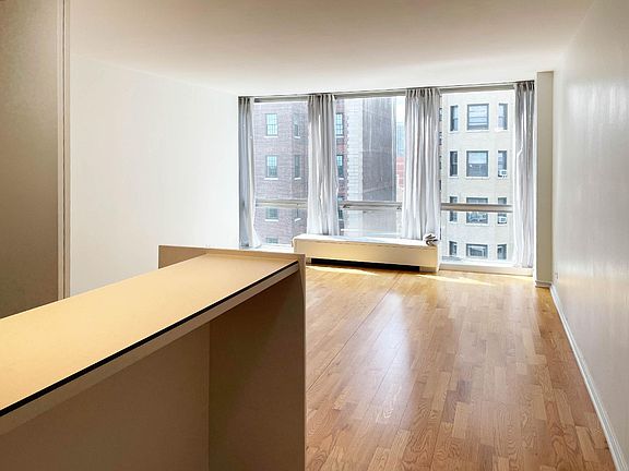 2nd image of 2400 N Lakeview Ave APT 907