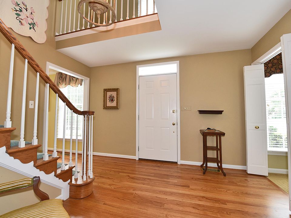 2nd image of 218 Rolling Knoll Dr