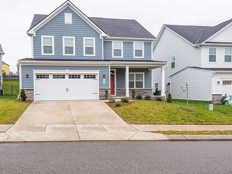 815 Dean Dr — Photo 2