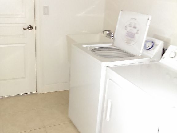 2nd image of 433 NE Canoe Park Cir