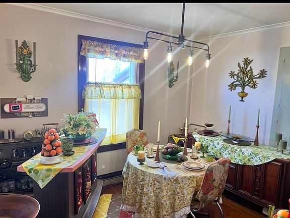5th image of 305 Hursley St