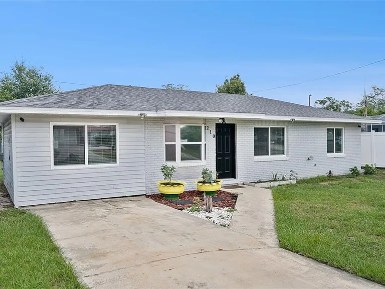 210 E Palm St — Photo 2