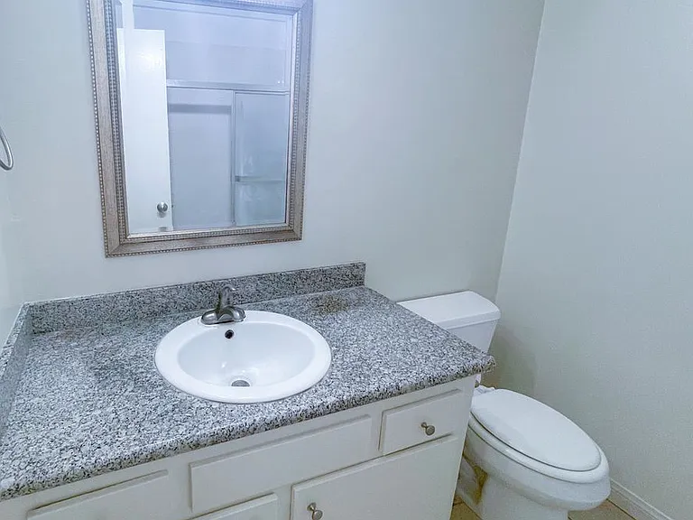 718 N Monterey St — Photo 14