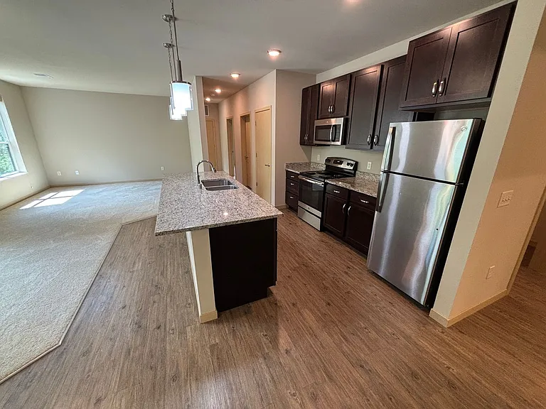 Lincoln Street Apartments — Photo 95