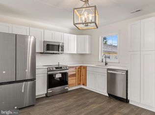 806 205th St #C, Pasadena, MD 21122