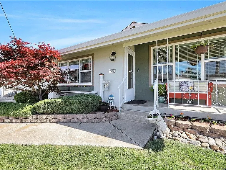 37052A Poplar St — Photo 1