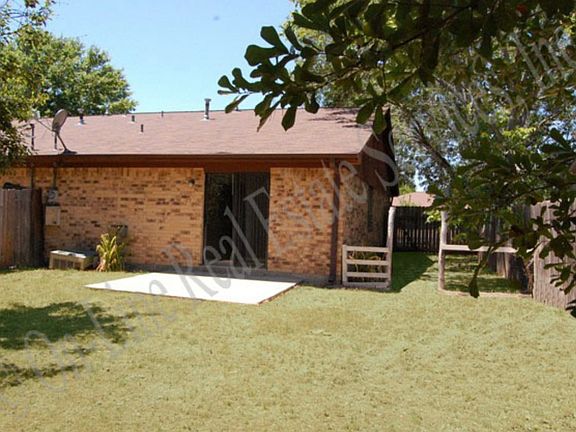 2nd image of 724 San Benito Dr #A