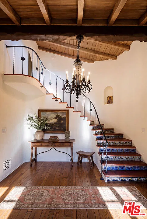 7 bed, 10.0 bath, 9237 sqft, $55,000 — Photo 3