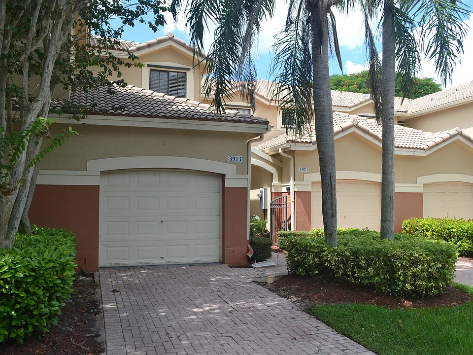 3973 Orange Tree Ln