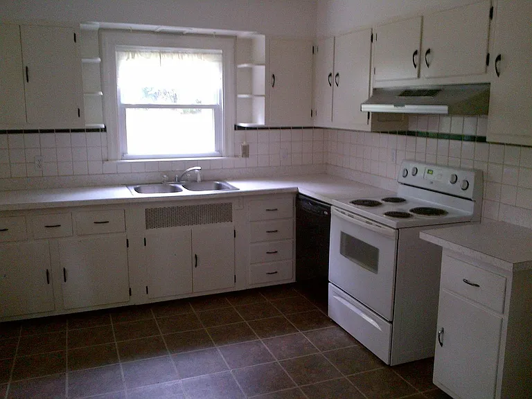 1412 N Kinser Pike — Photo 9