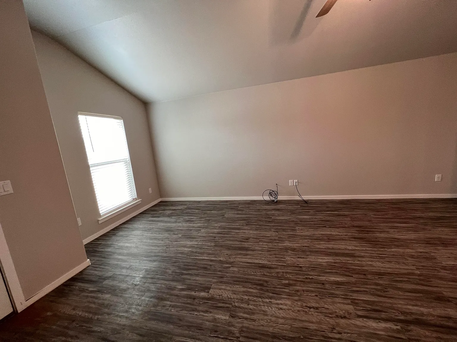 3 bed, 2.0 bath, 1655 sqft, $1,500 — Photo 3