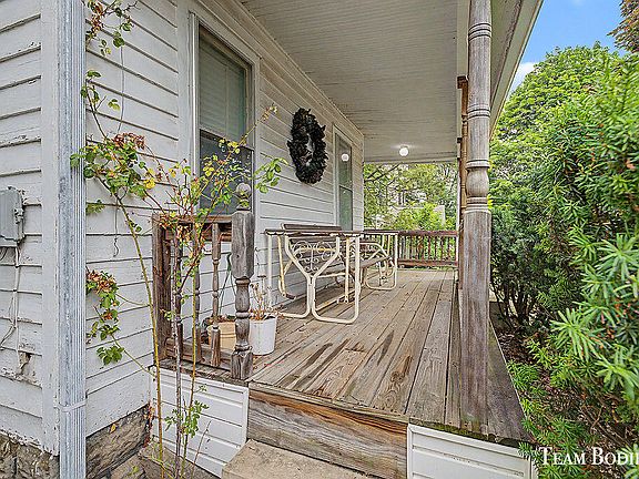 3rd image of 581 Harlan Ave NE