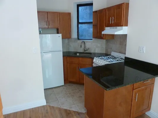 Rented by Chartwell Manhattan Realty | media 24
