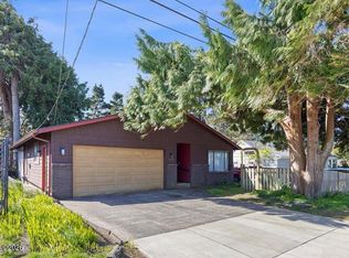 1924 NE 21st St, Lincoln City, OR