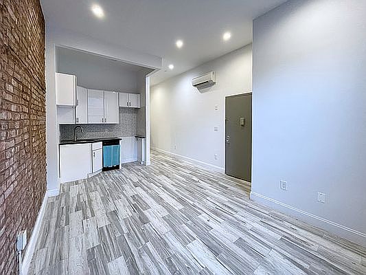 2nd image of 52 W 126th St APT 1