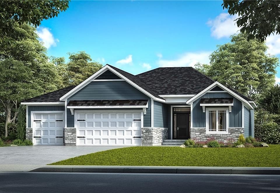 1st image of 4025 NE Troon Dr