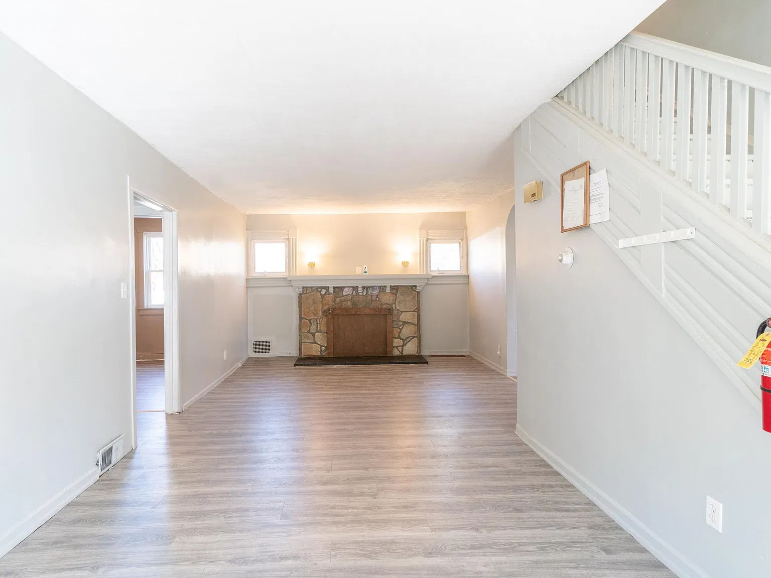 5 bed, 2000 sqft, $3,200 — Photo 3