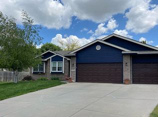 21740 Erin Cir, Gretna, NE 68028