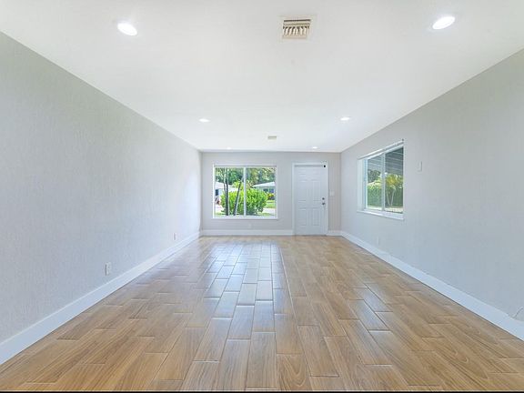 5th image of 361 NE 43rd Court