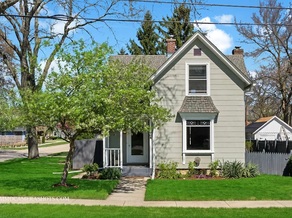 1004 Illinois Ave, St Charles, IL 60174