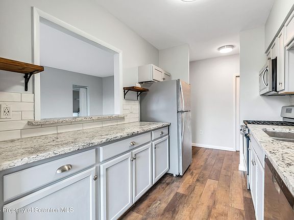 4th image of 1711 Summit Pointe