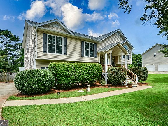 3rd image of 168 Oakview Dr