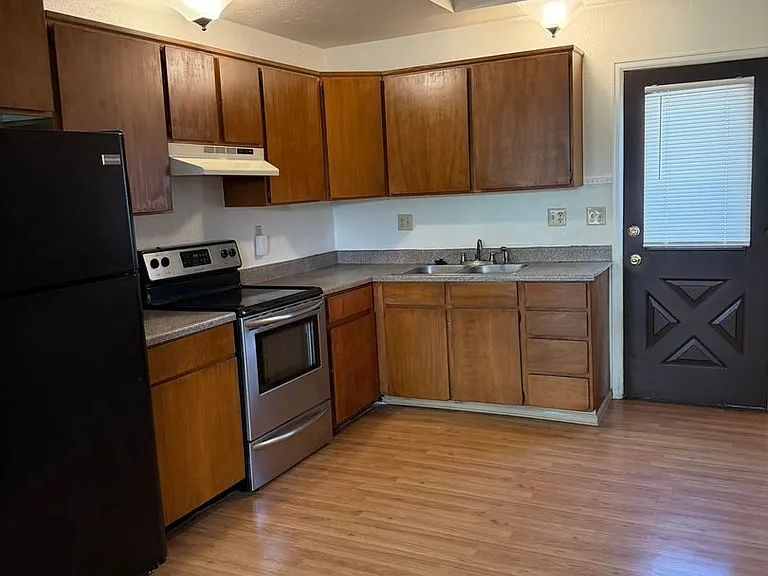 165 N Cherry St — Photo 4