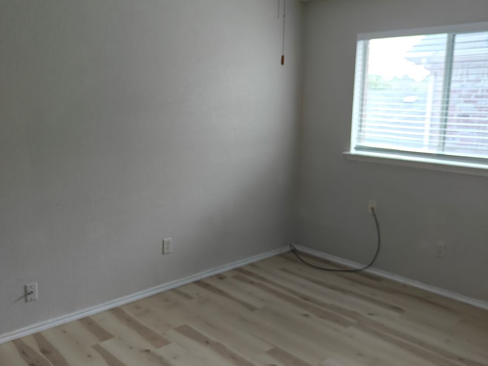 1st image of 2344 Bloomfield Dr
