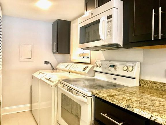4th image of 347 W Dickens Ave #8rheczcj2
