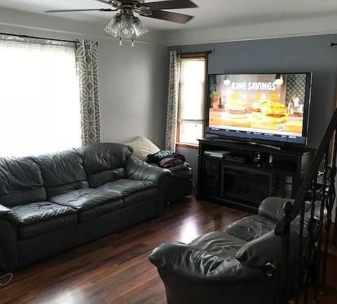 3rd image of 11043 Woodview Blvd