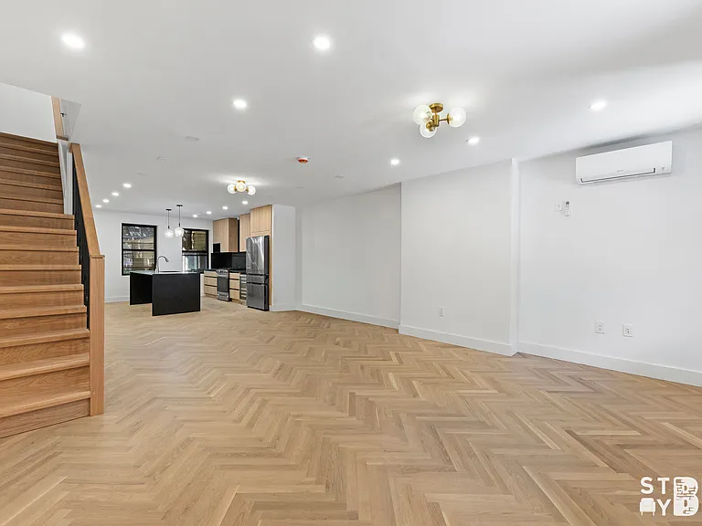 155 Monroe St #1 — Photo 1