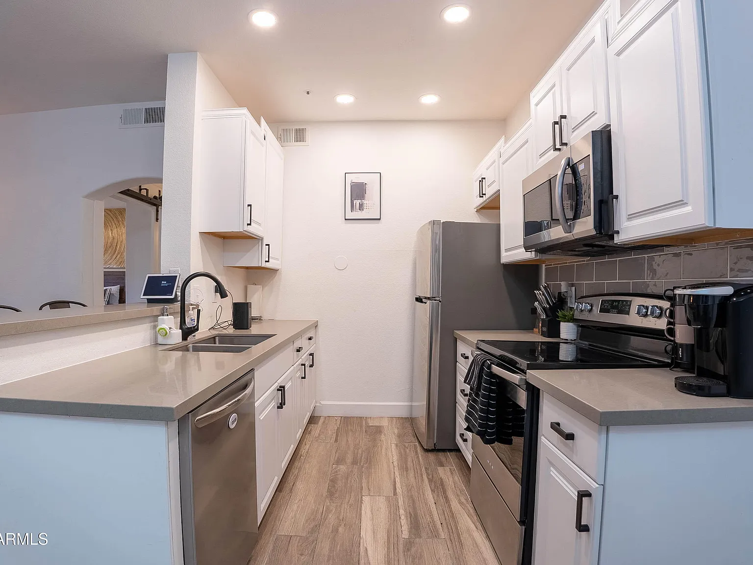 2 bed, 1.0 bath, 998 sqft, $2,200 — Photo 1