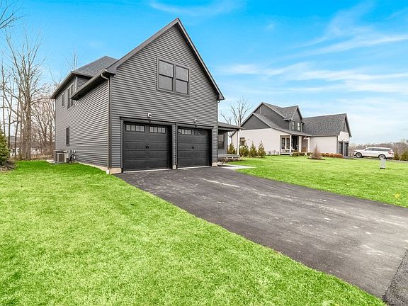 5th image of 85 Wildwood Dr