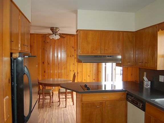 3rd image of 539 Parkhill Dr