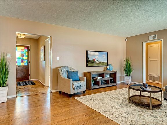 4th image of 10340 Bogardus Ave