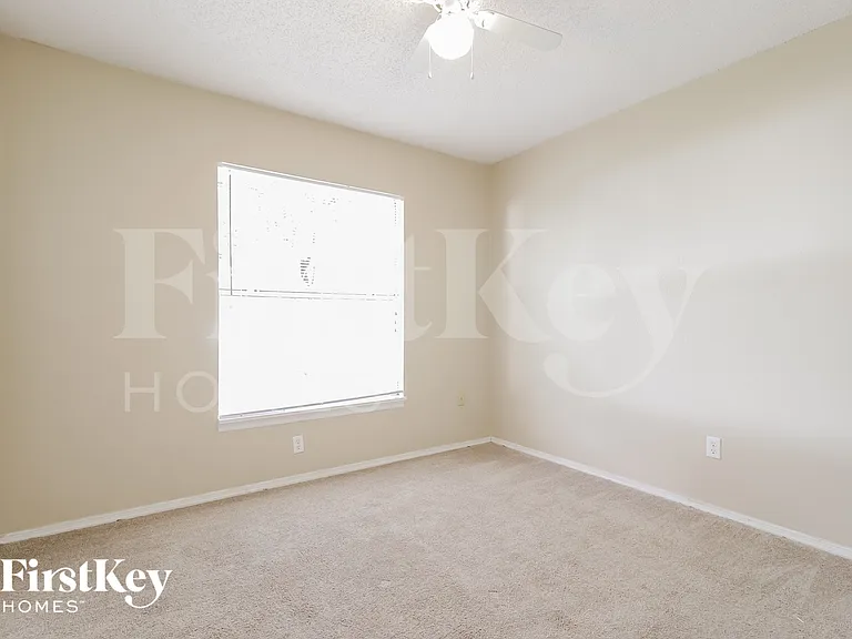 541 Albatross Dr — Photo 12