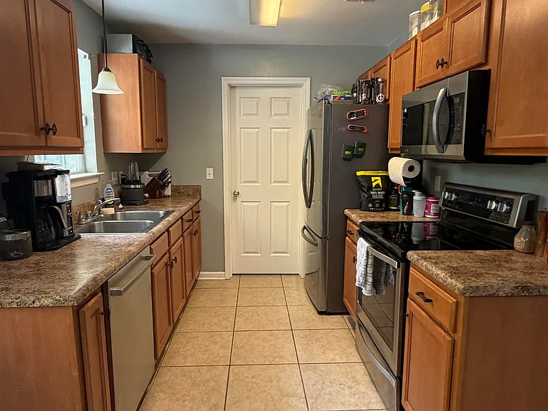 933 Splendor Rd — Photo 2