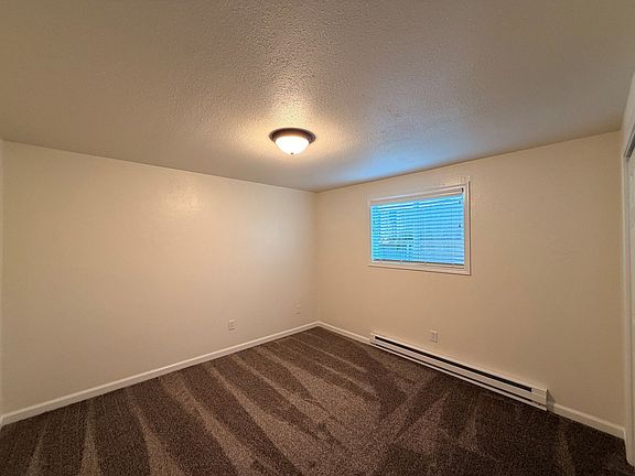 4th image of 410 SE Park St #11