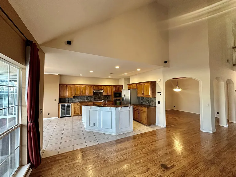 515 N Douglas St W — Photo 10