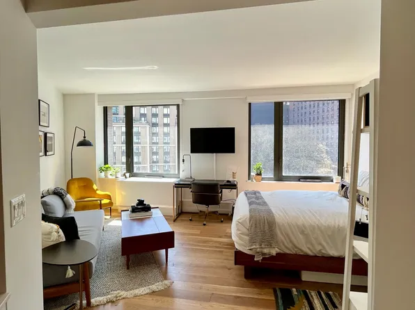 445 West 35th Street image 1 of 17