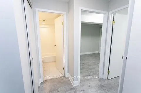 686 Bathurst St #204 — Photo 10