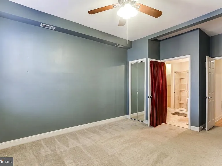 814 S Clinton St — Photo 32