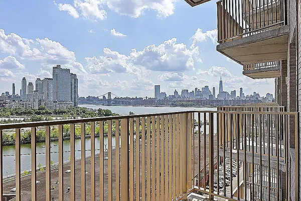 Rented by Quay Plaza LLC | media 8