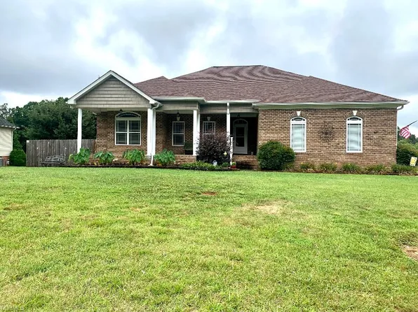 110 Club House Dr, Reidsville, NC 27320