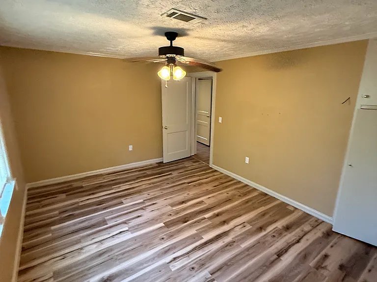805 Alvaredo St — Photo 12