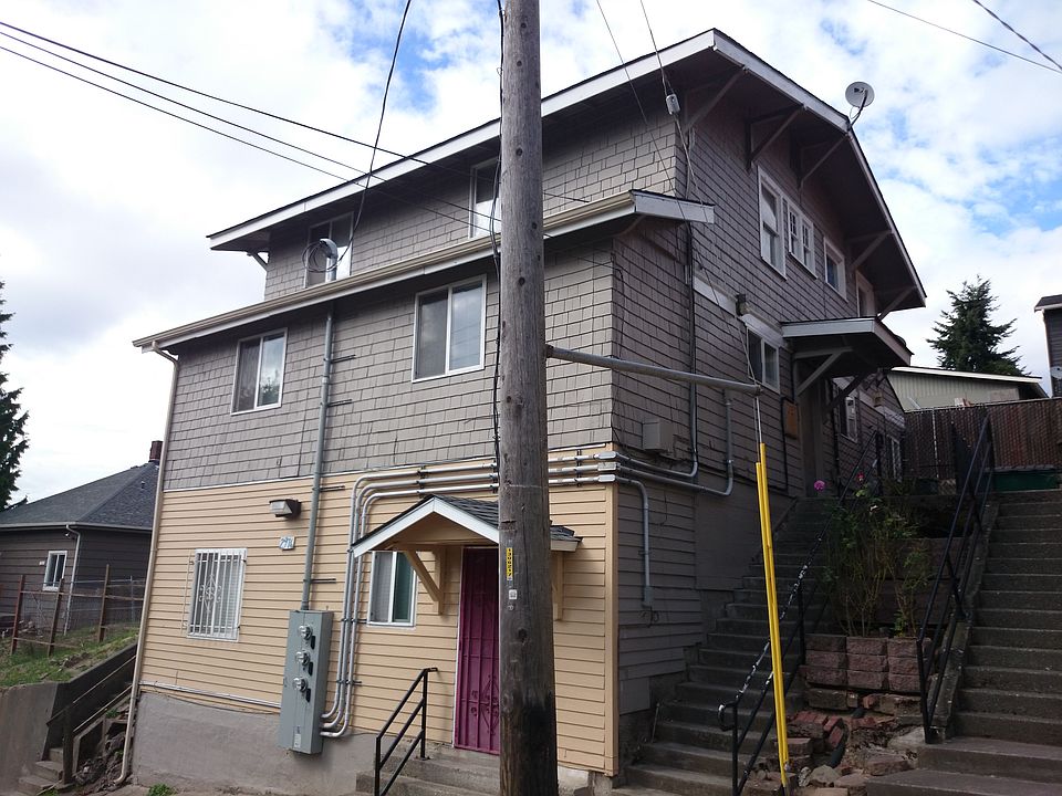 2nd image of 2916 S Dearborn St