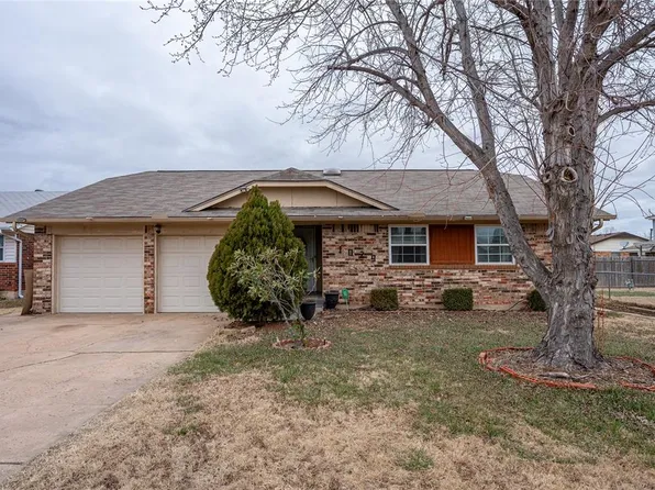 1029 NW 10th St, Moore, OK 73160